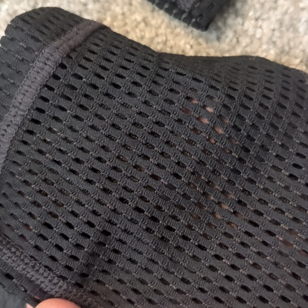 Z by Zella gray and black mesh 7/8 leggings size medium - Picture 3 of 4